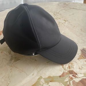 Lululemon hat.